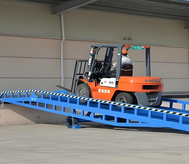 召陵移动式卸货平台（叉车用）